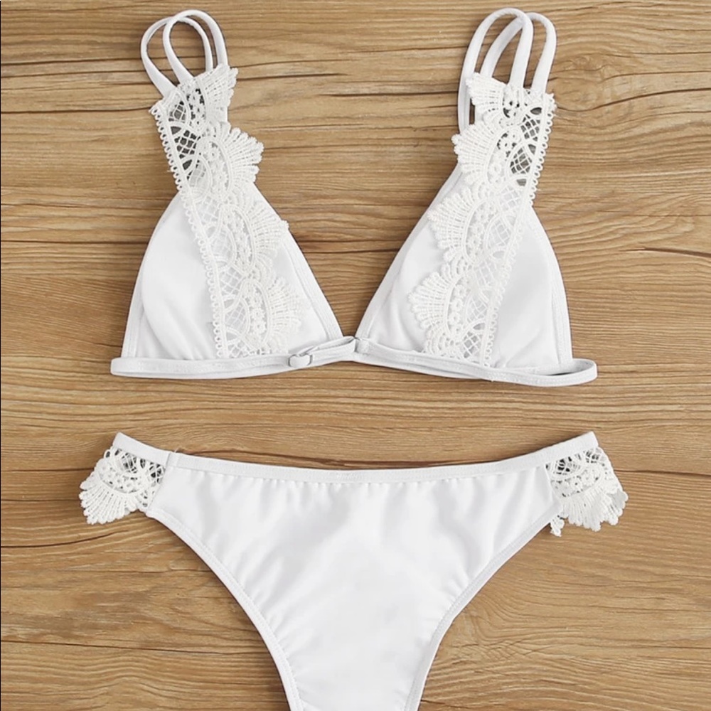 Triangle lace bikini - Picture 2 of 4